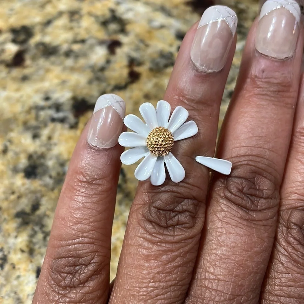Into The Bloom Daisy Flower Ring - Picture 9 of 12